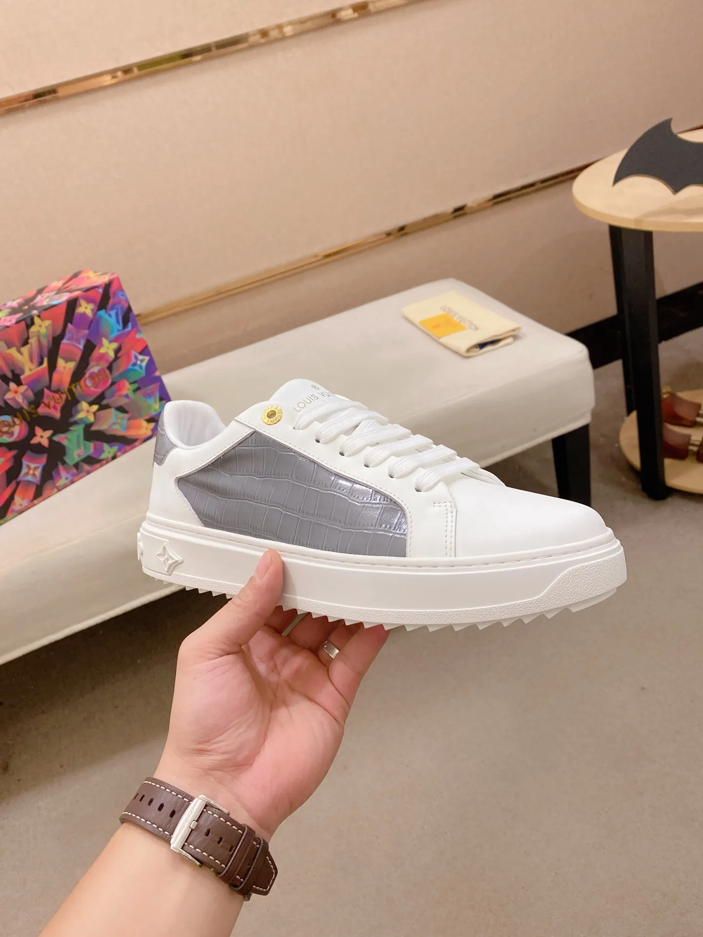 Men's shoes💰: 540💰(Niuli: full package) louis vuitton (Louis Vuitton/lv) top 🔍🔍 new models are on sale at the same time at the counter. The upper 🇮🇹 is imported from Italy, first-layer cowhide, and the lining is fully imported cowhide. 💪💪, completely 1⃣️ to 1 ⃣️Re-engraved🇮🇹💪💪, ⚠Sole: The original sole is specially provided by the original factory, the exclusive movable molded sole is super comfortable, ⚠The original factory follows the order, 🔍🔍high quality, you can enter and exit the counter at will, welcome to compare⚠. Code number:38-44
